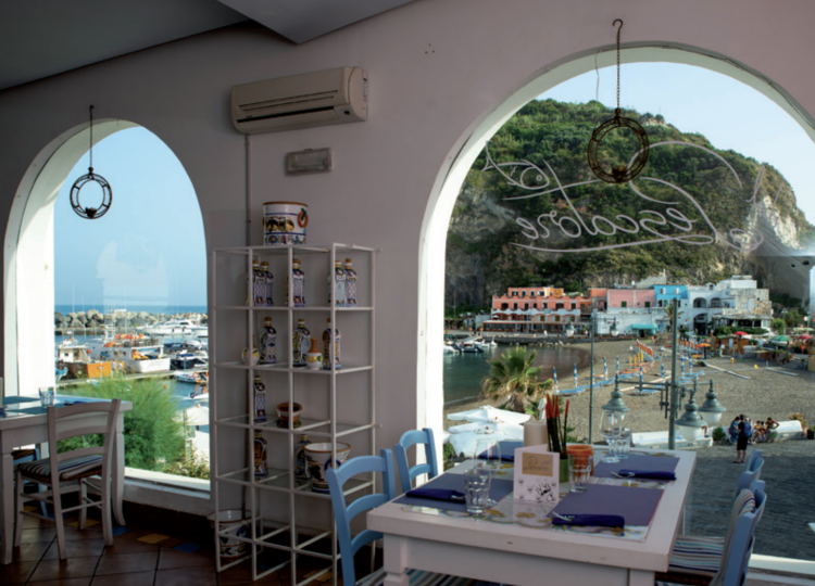 Il ristorante “Il Pescatore” è rinomato per la cucina di mare. 